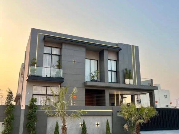 1 KANAL MODERN STYLE BRAND NEW HOUSE