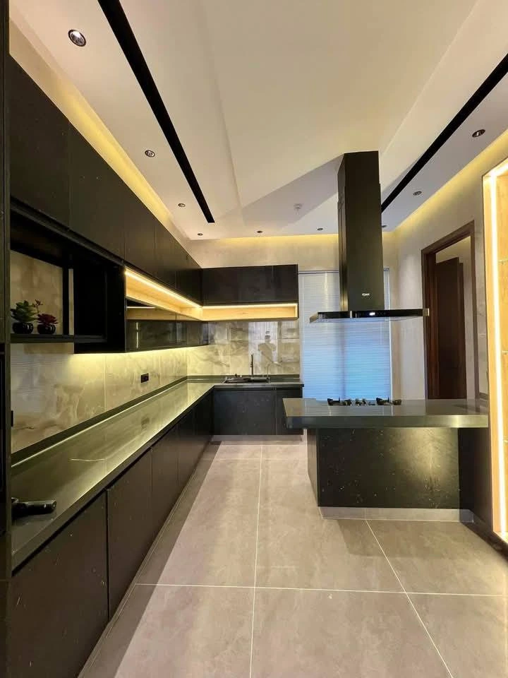 1 KANAL MODERN STYLE BRAND NEW HOUSE KITCHEN