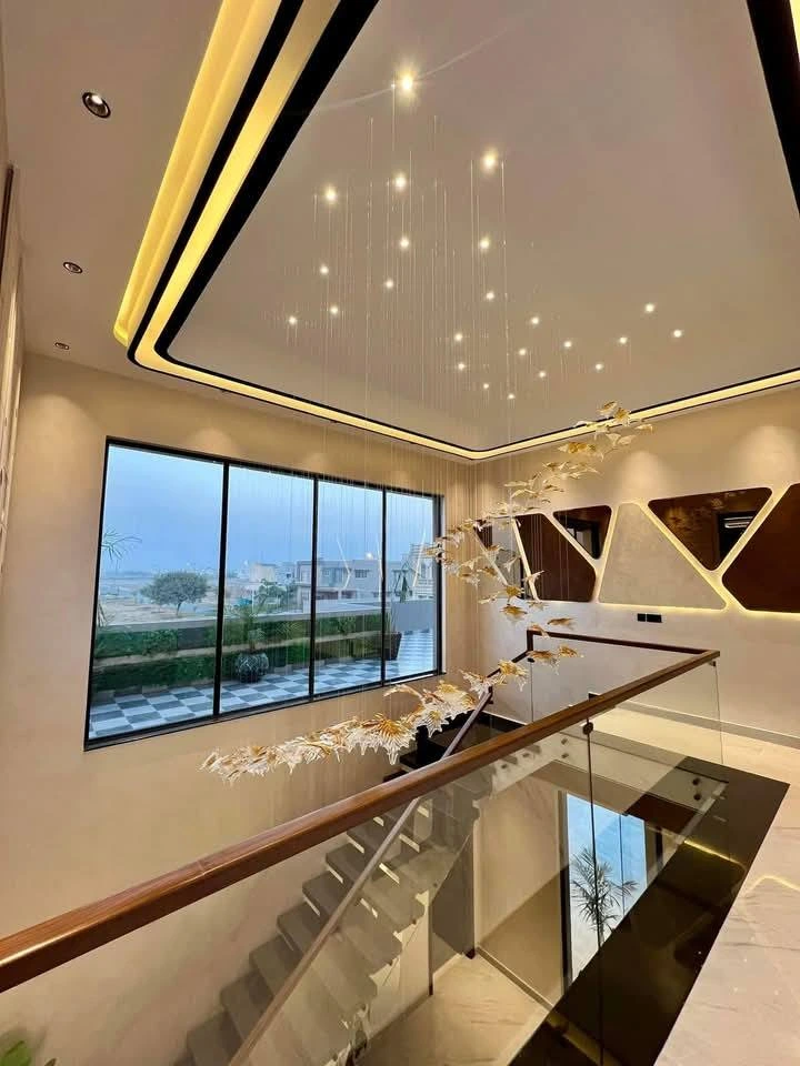 1 KANAL MODERN STYLE BRAND NEW HOUSE LOBBY