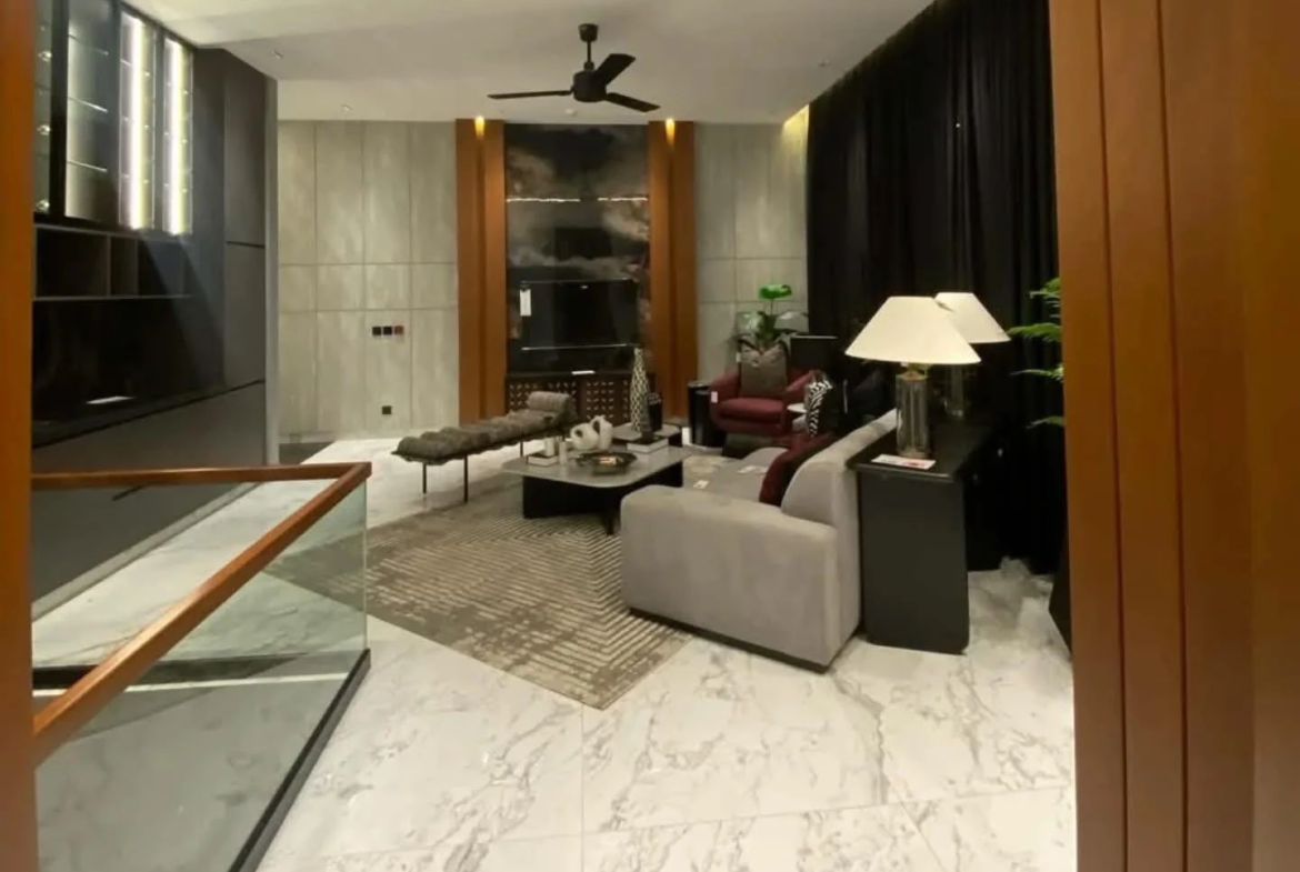 1-Kanal Aesthetic & Fully Furnished Modern House TV Lounge