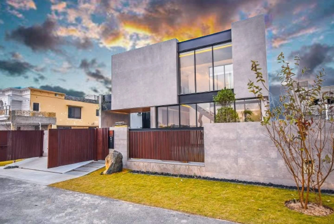 1-Kanal Brand New Fully Furnished Modern House