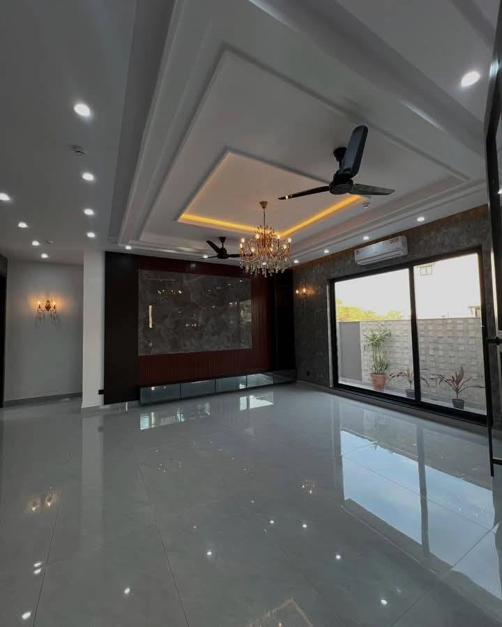 1-Kanal Modern Design House TV LOUNGE
