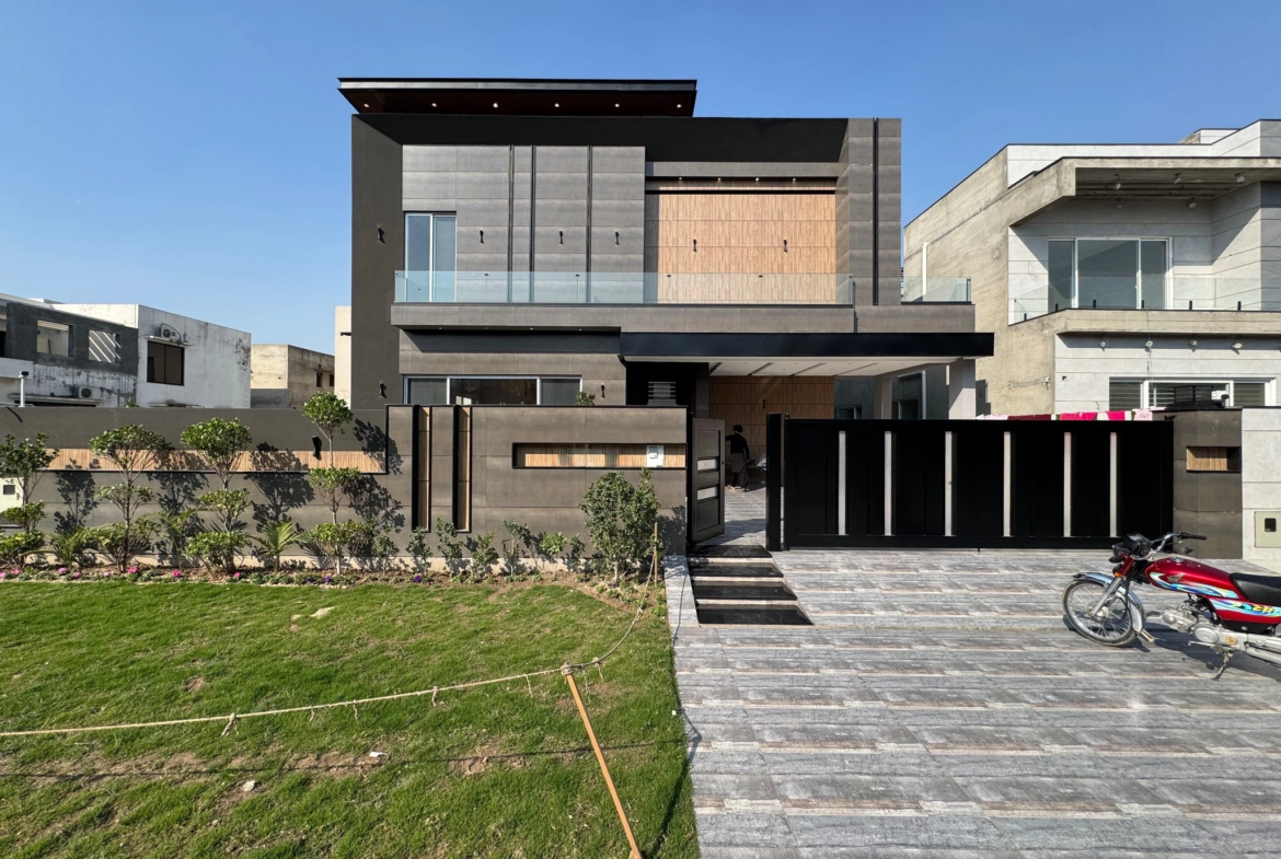 1-Kanal Modern Design House for Sale