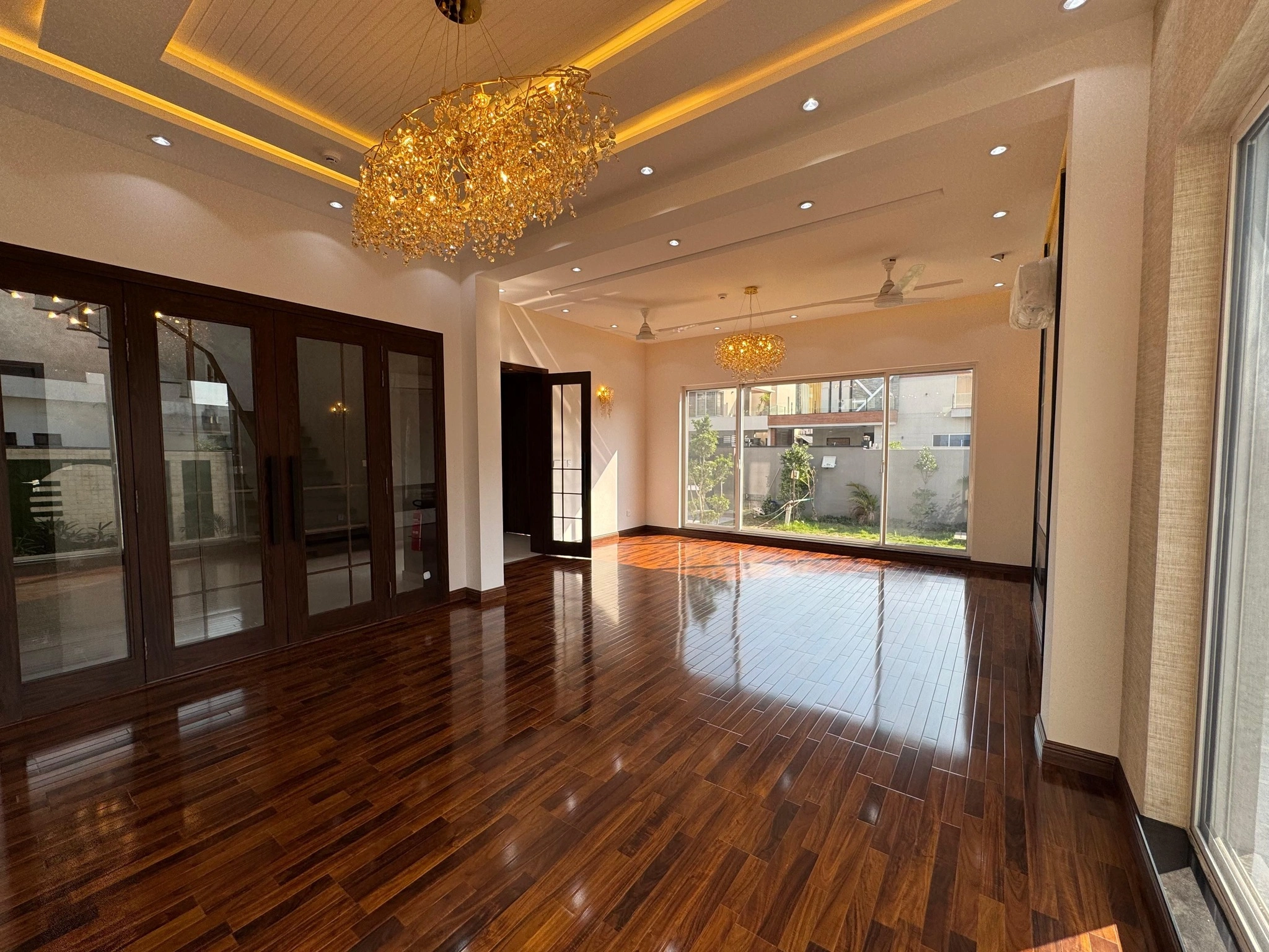 1-Kanal Modern Design House for Sale drawing room