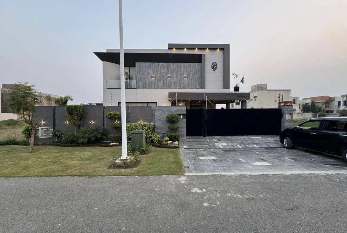 1 Kanal slightly used modern house