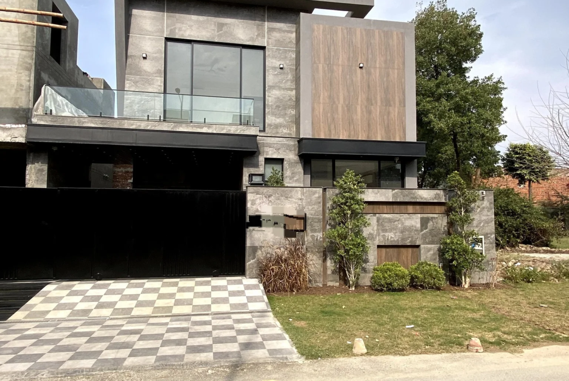 10 Marla Brand New Modern House