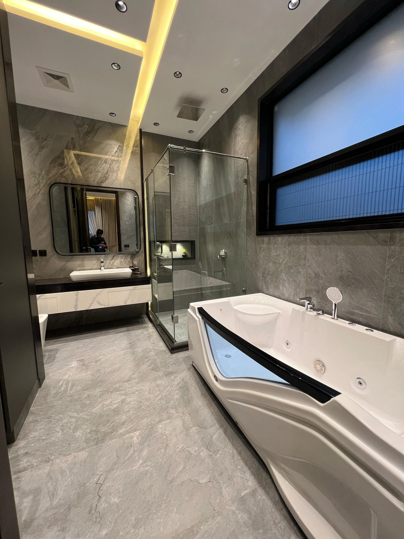 1-Kanal Brand New Fully Furnished Modern House bathroom