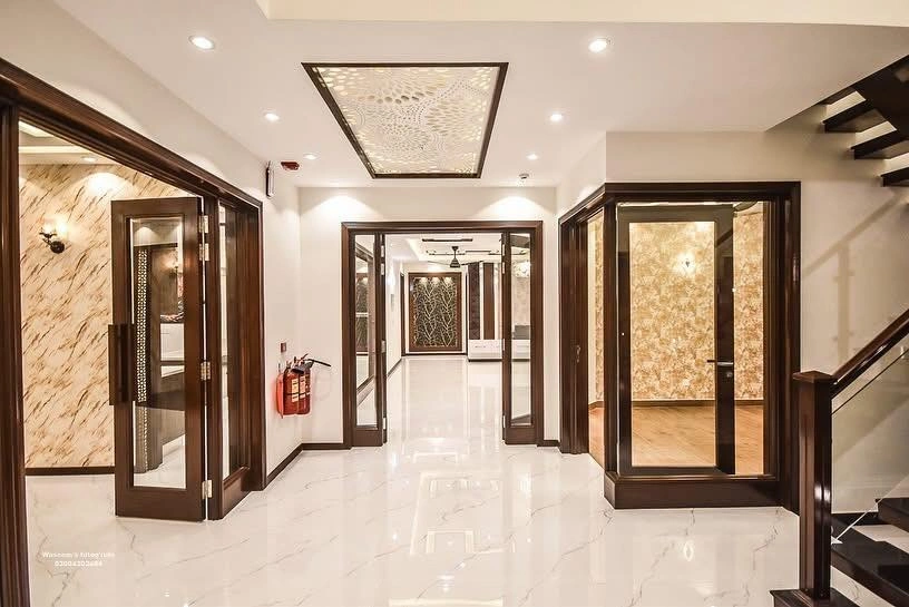 1-Kanal Brand New Modern House lobby