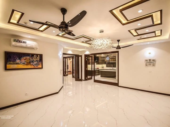 1-Kanal Brand New Modern House tv lounges