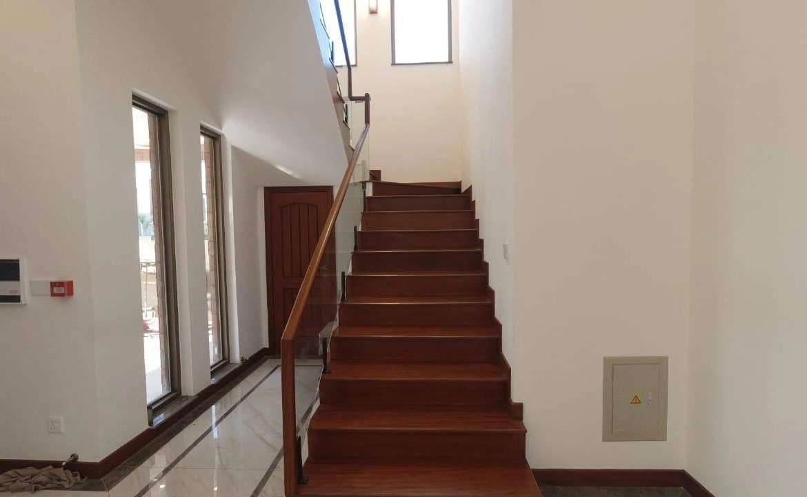 1-Kanal Brand New Modern Masterpiece stairs