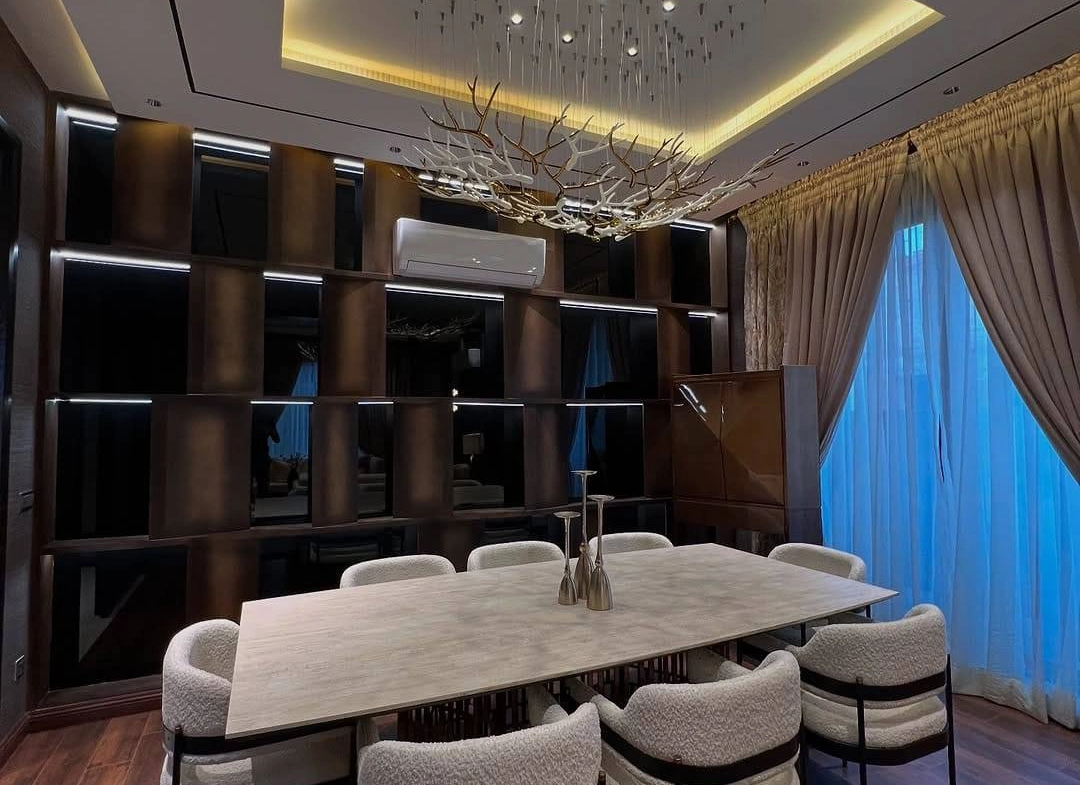 1 Kanal Furnished master piece dining table