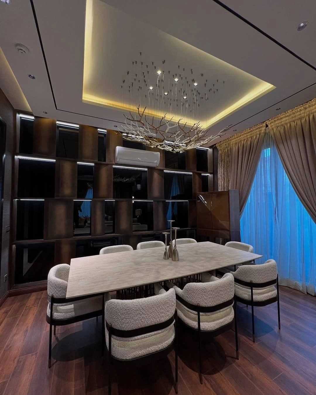1 Kanal Furnished master piece dining table