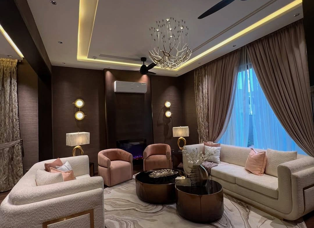 1 Kanal Furnished master piece drawing room