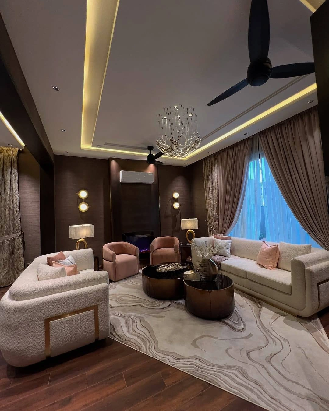 1 Kanal Furnished master piece drawing room