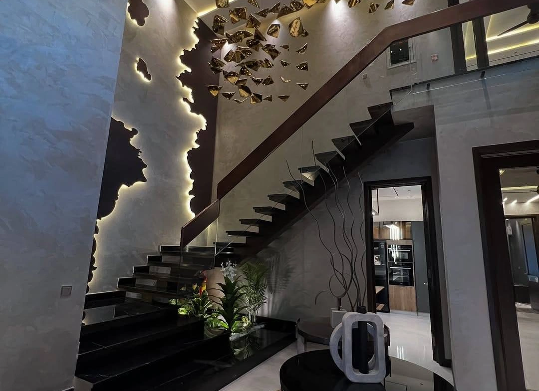 1 Kanal Furnished master piece stairs lobby