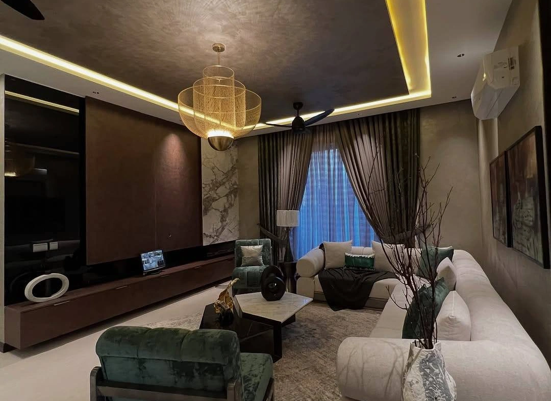 1 Kanal Furnished master piece tv lounge