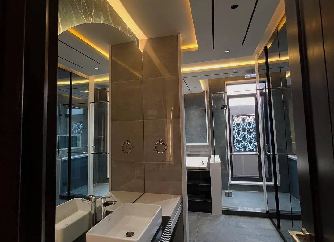1 Kanal Furnished master piece wash room