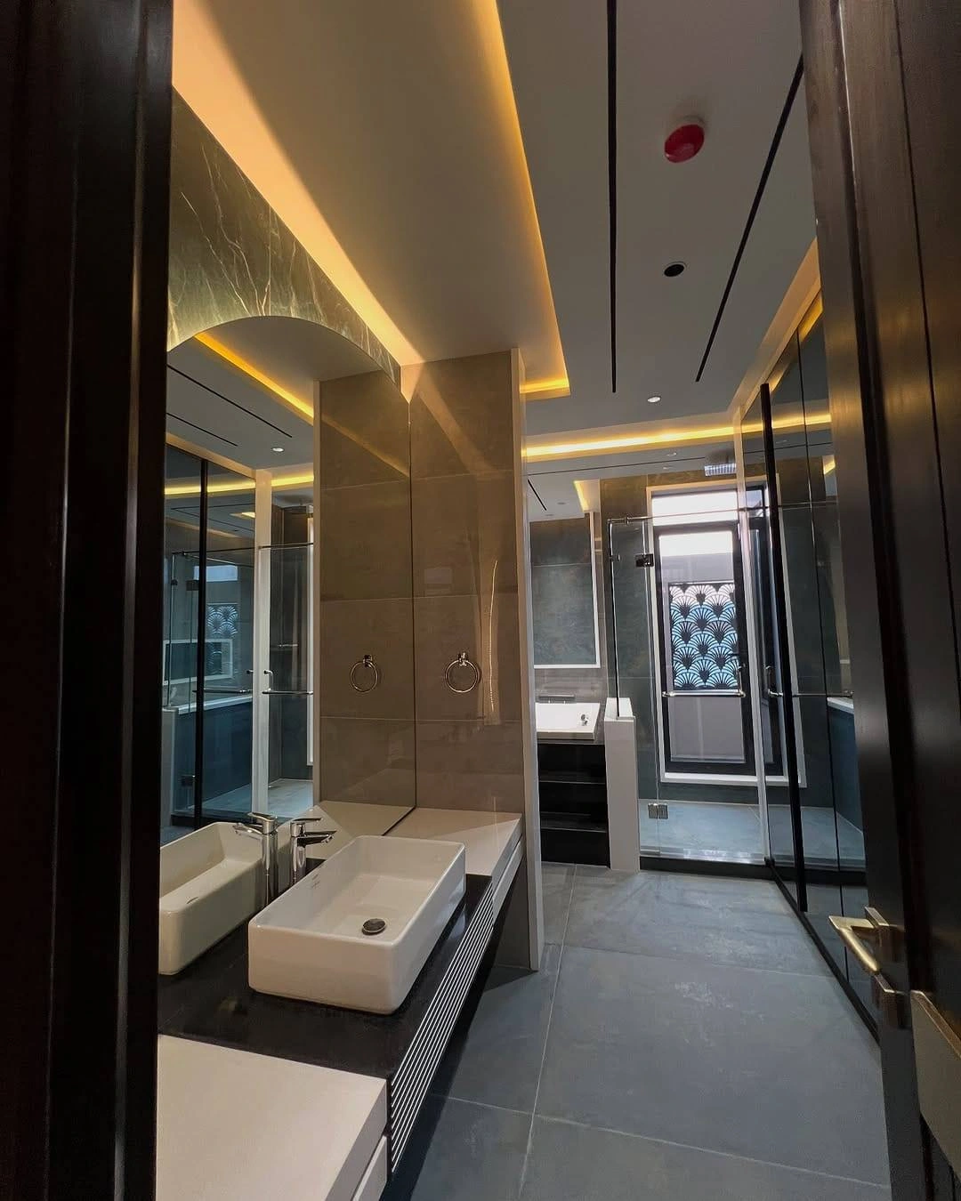 1 Kanal Furnished master piece wash room