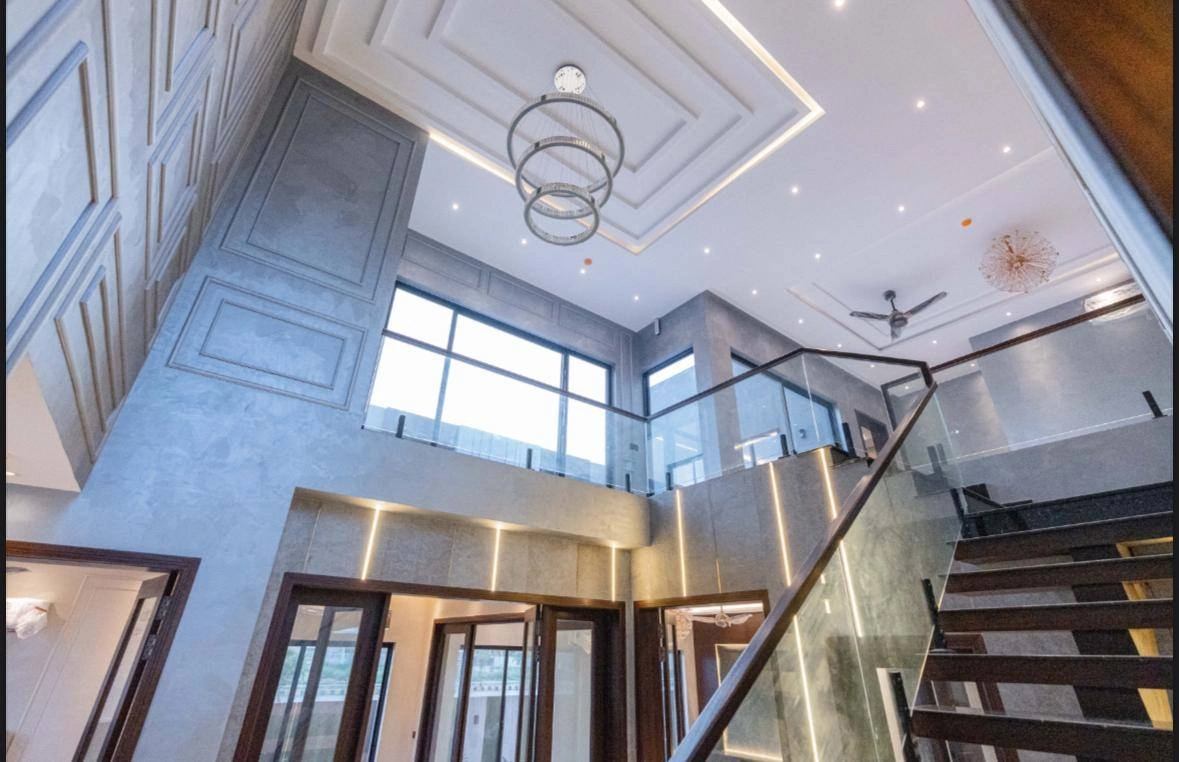 1-Kanal Semi-Furnished Modern Design House for Sale upper lobby