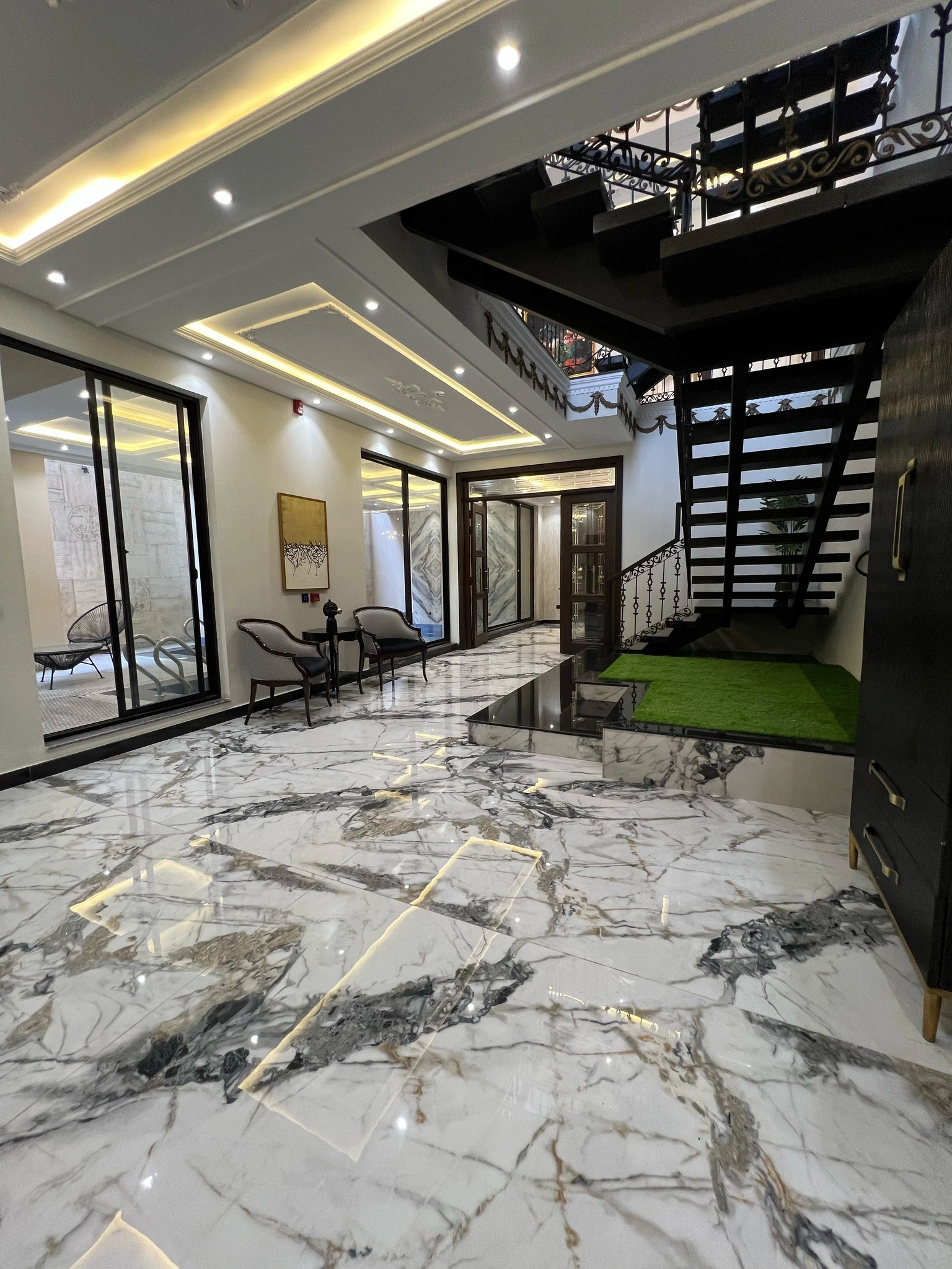 1-Kanal Spanish Design Corner House lobby