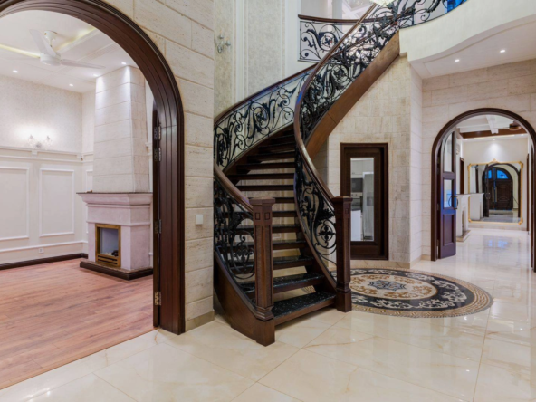 1-Kanal Spanish Design House lobby view