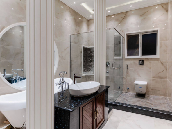1-Kanal Spanish Design House wash room