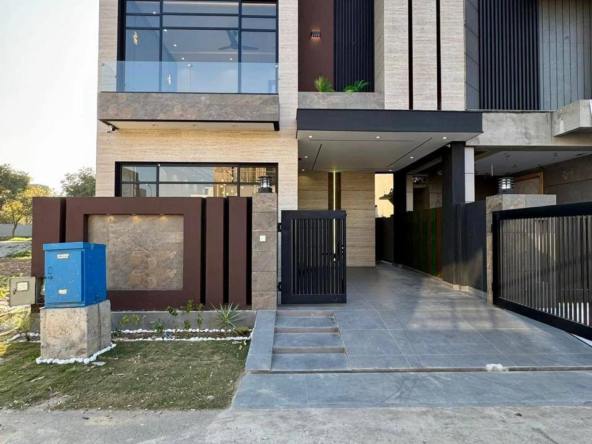 Elegant 5-Marla Modern House in DHA Lahore