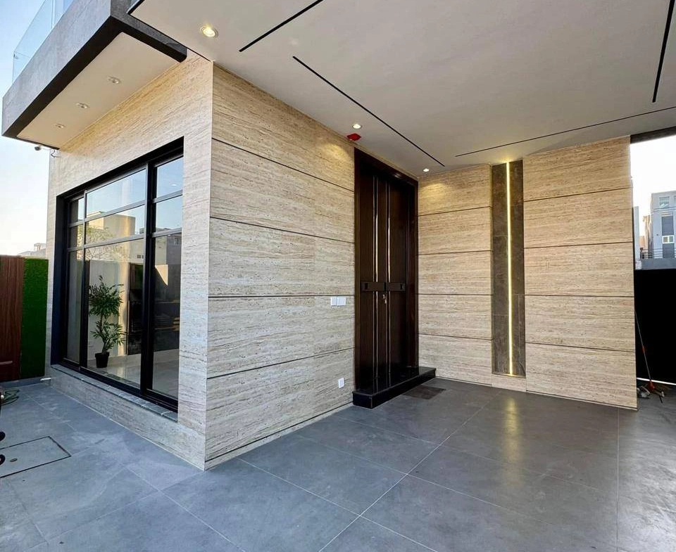 Elegant 5-Marla Modern House in DHA Lahore garage