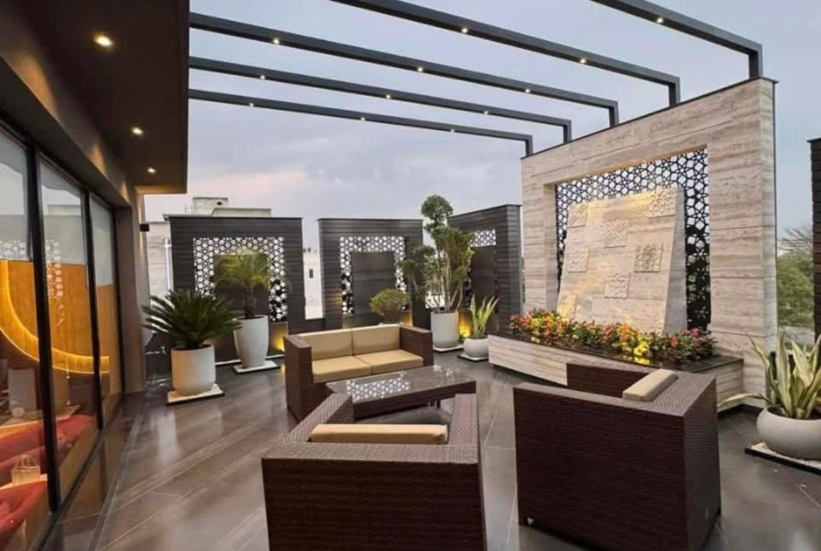Luxurious 2-Kanal Brand New Furnished House terrace