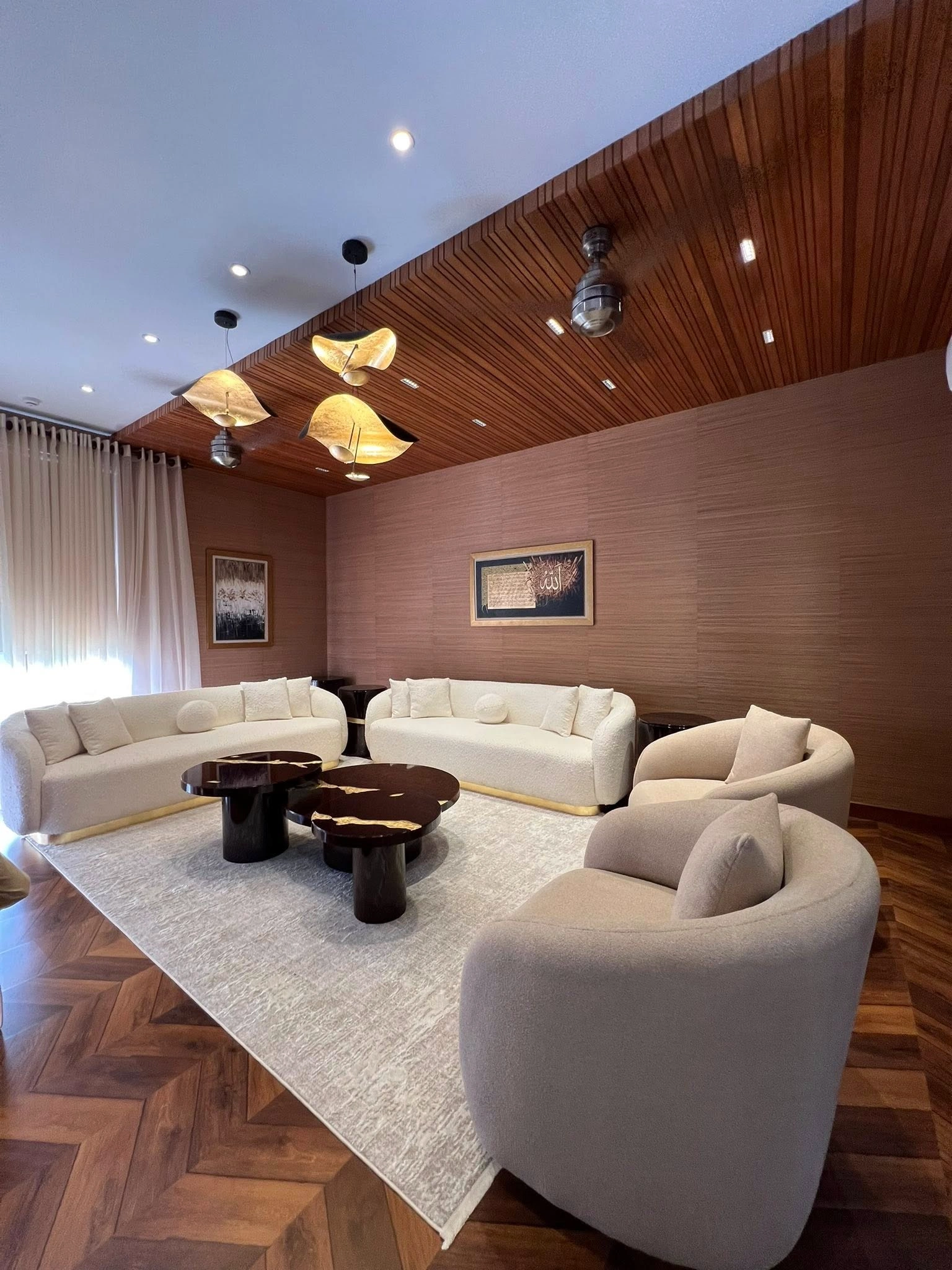 1 Kanal Brand New Modern Furnished House drawing room