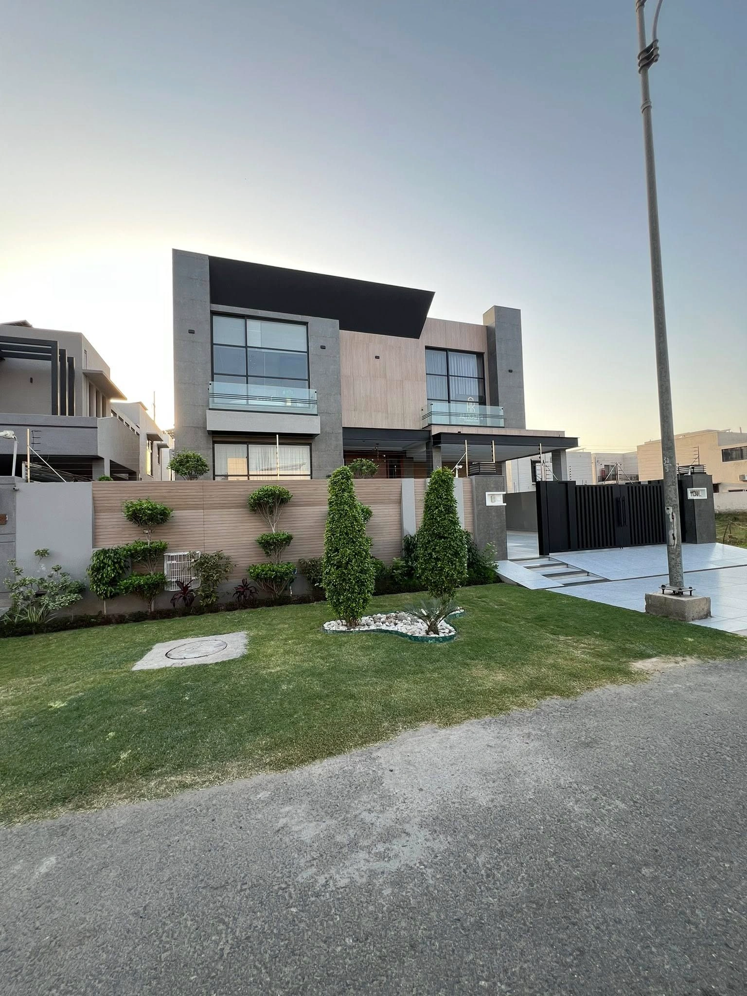 1 Kanal Brand New Modern Furnished House