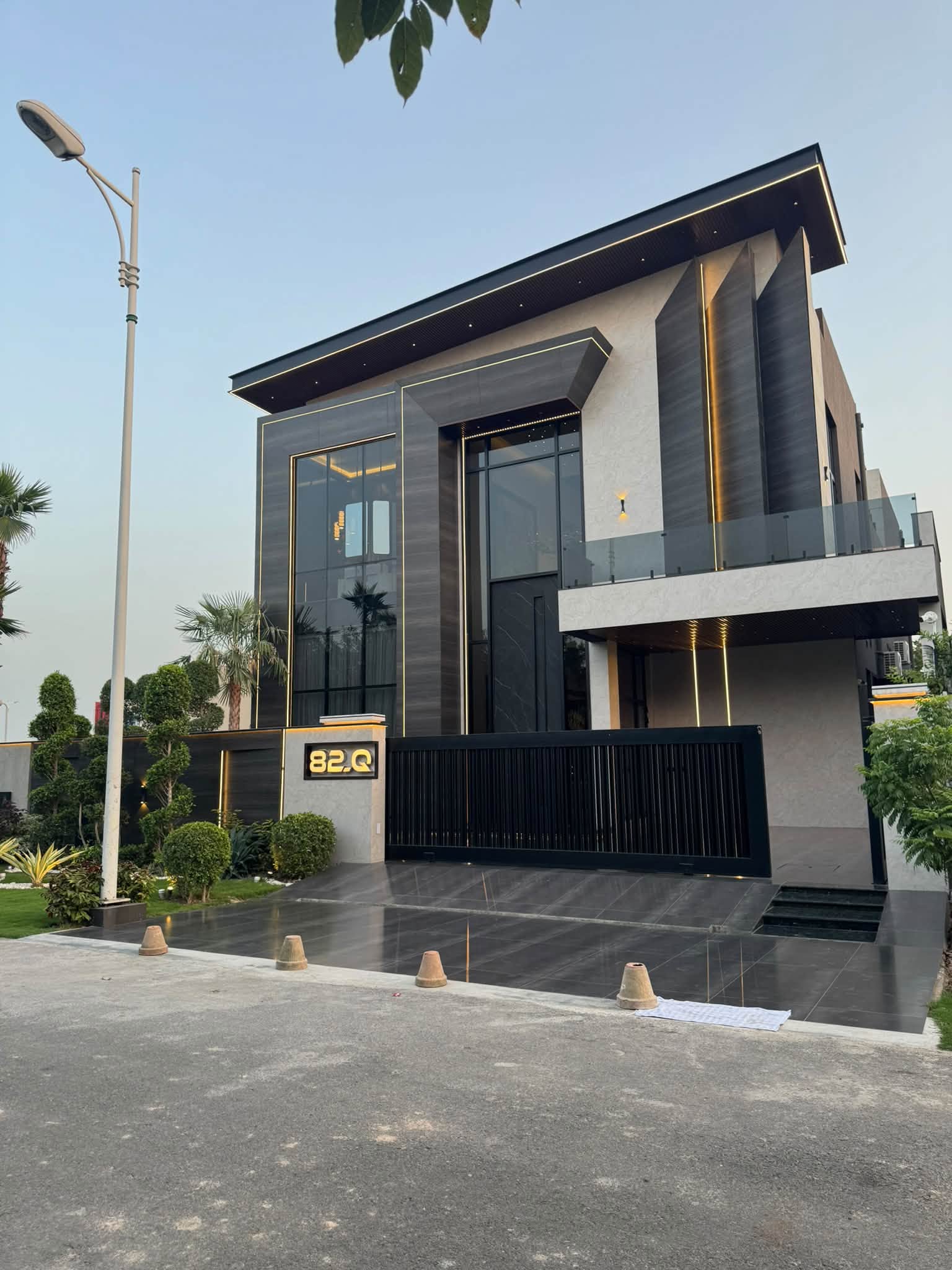 1 Kanal brand new furnished house in DHA Phase 7 Block Q, Lahore - front elevation